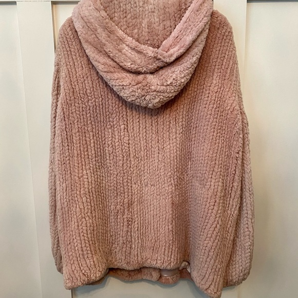 Beaver Coat - Picture 1 of 8